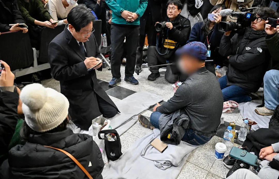 他做梦都想当韩国总统！把野心写在脸上，又一对狠人夫妻上位了……（组图） - 43