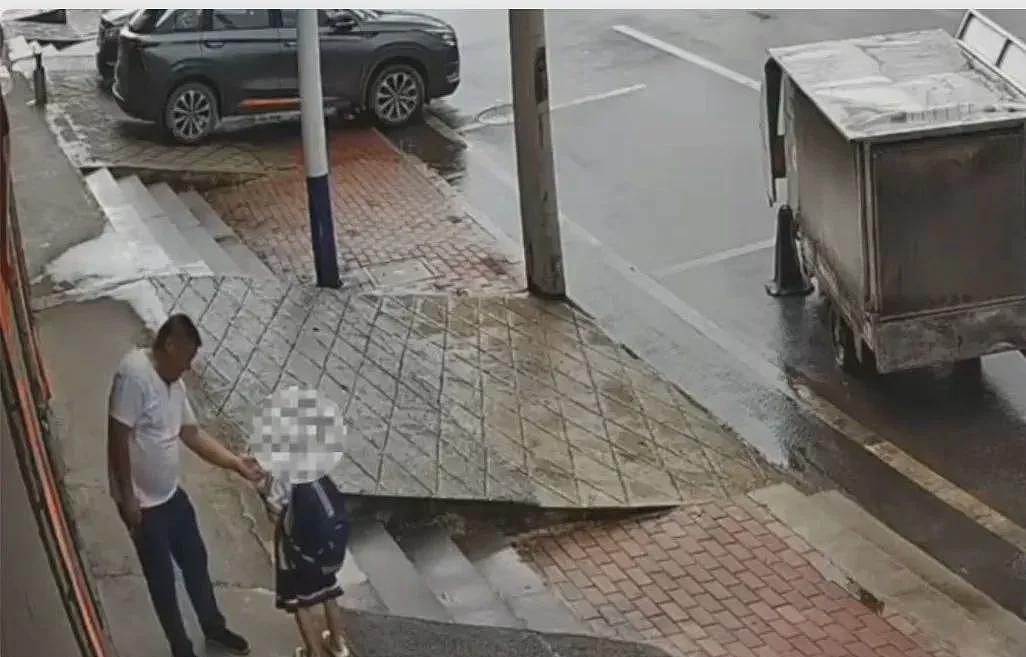 湖南6岁女童被陌生男子拖入僻巷:这个动作,救了她(组图) - 2