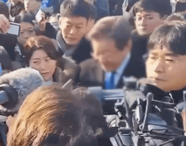 他做梦都想当韩国总统！把野心写在脸上，又一对狠人夫妻上位了……（组图） - 40