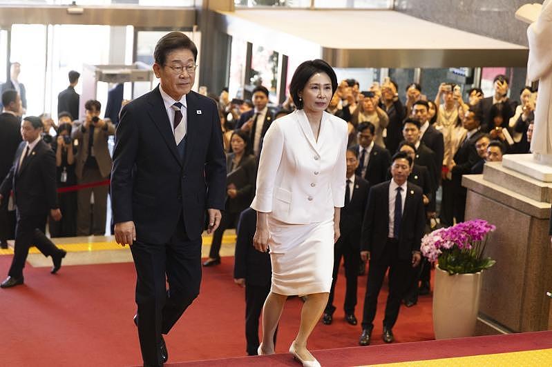反对夫从政到韩国第一夫人，她对李在明第一印象是显老（图） - 1