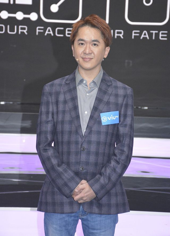 “现代韦小宝“邓兆尊坐公交车被偶遇，最穷时只有一亿，曾因拒生子险结扎（组图） - 8