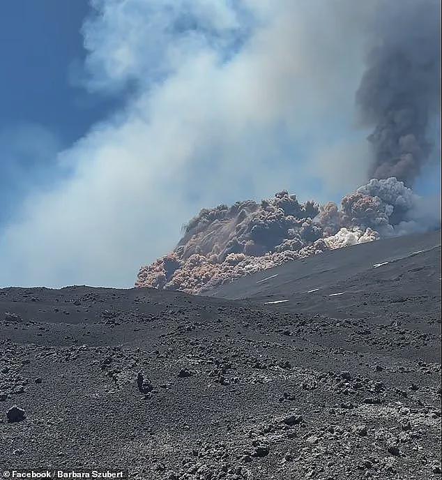恐怖！旅游胜地火山突然爆发，大批游客疯狂逃命，巨响震撼城镇，黑烟冲天（组图） - 7