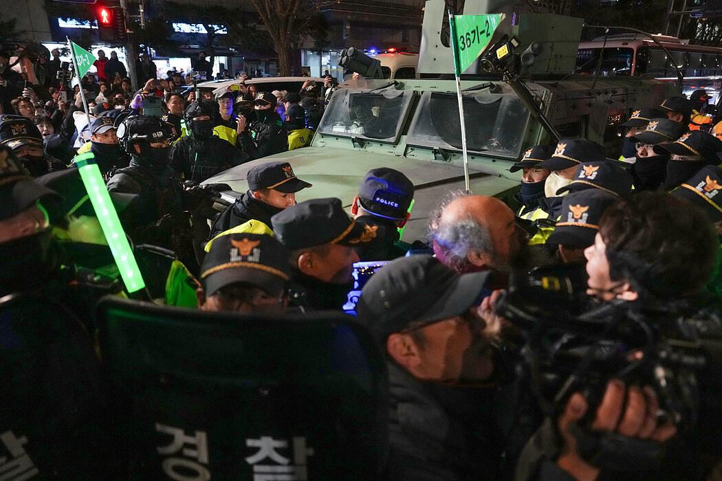 “政坛不死鸟”李在明：从刺杀幸存到权力巅峰（组图） - 3