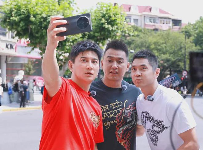 吴奇隆录节目仍戴着婚戒,刘诗诗早已摘掉,两人不官宣原因疑曝光(组图) - 1