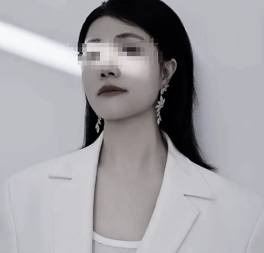 网红歌手突发脑溢血,昏迷20多天后离世!年仅48岁,事发当天仍在直播(组图) - 1