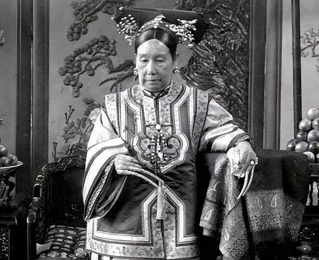 清朝灭亡后，李莲英姐姐才敢说出实情：慈禧其实不是病死的！（组图） - 6