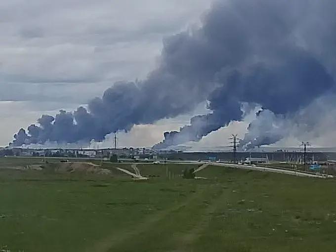 乌军空袭俄四大基地，宣布炸毁40多架军机，普京会下令核反击吗？（组图） - 7