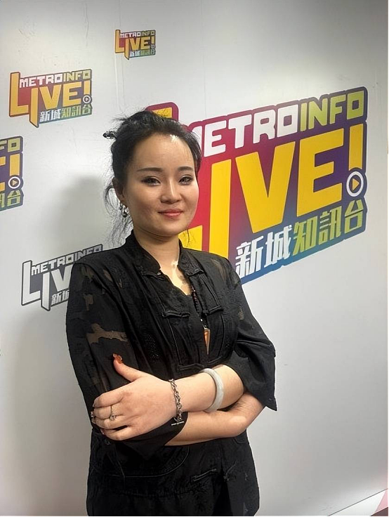 “现代韦小宝“邓兆尊坐公交车被偶遇，最穷时只有一亿，曾因拒生子险结扎（组图） - 5