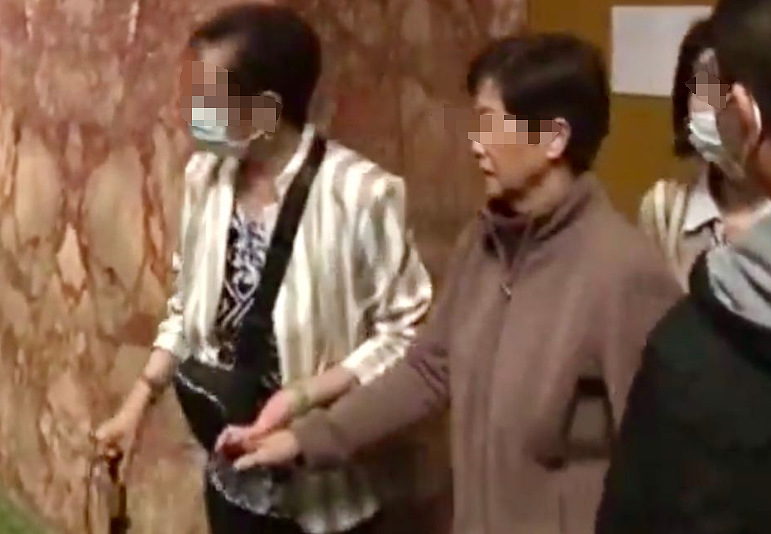 华人大妈开奔驰撞死苹果高管一家4口!拒不认罪改口供,偷偷转移数百万美元房产(组图) - 7