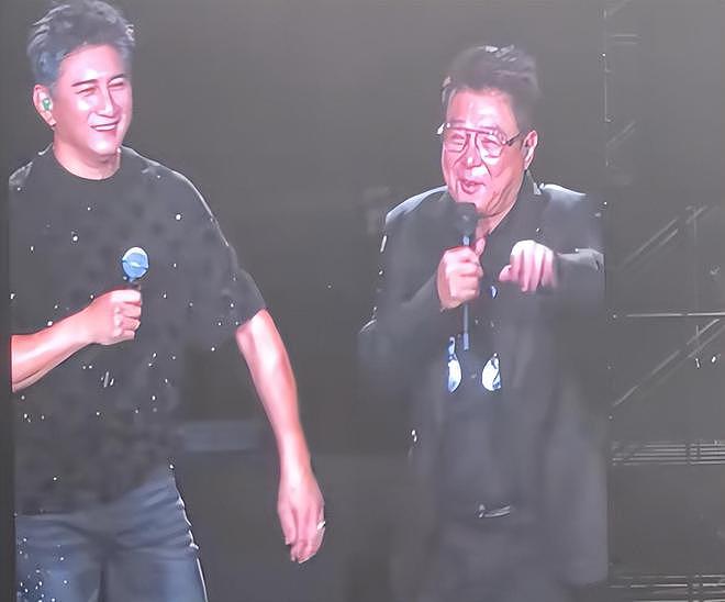 吴奇隆录节目仍戴着婚戒,刘诗诗早已摘掉,两人不官宣原因疑曝光(组图) - 19