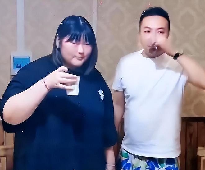 大衣哥女儿开店做老板，26岁被多次提亲，男方家底显赫很低调（组图） - 15