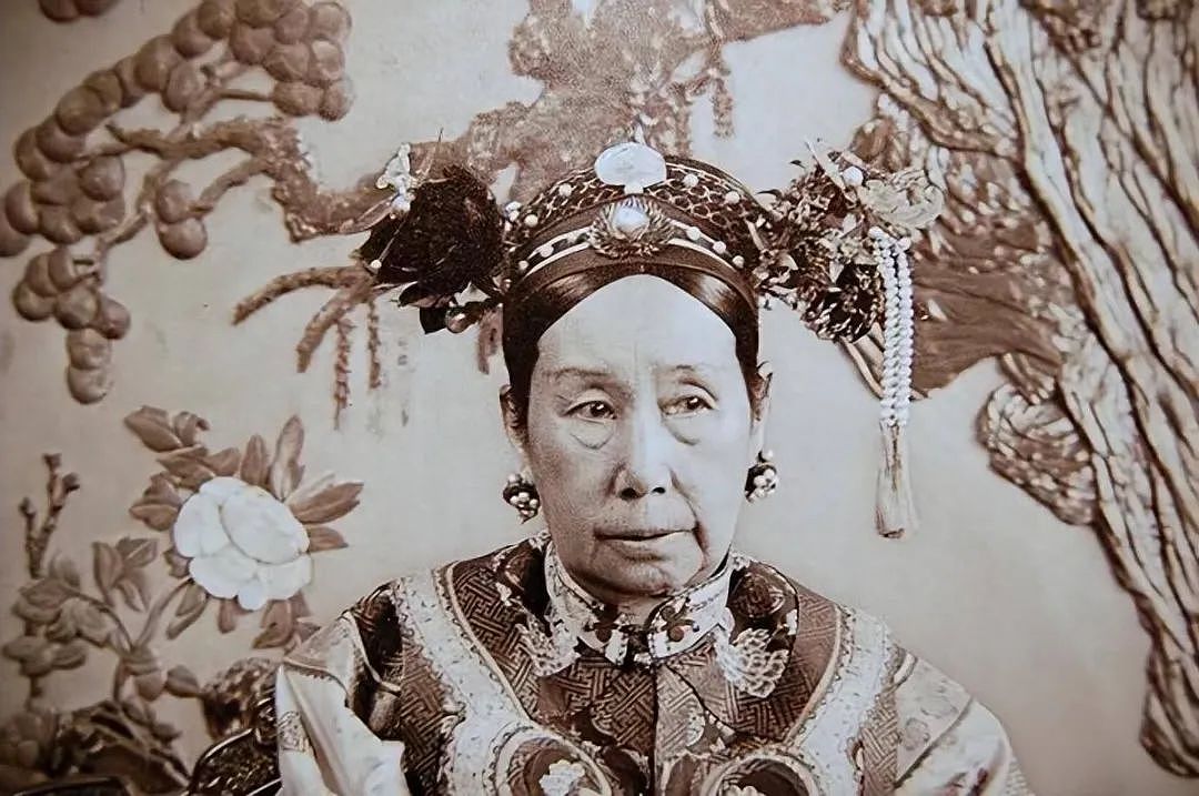 清朝灭亡后，李莲英姐姐才敢说出实情：慈禧其实不是病死的！（组图） - 5