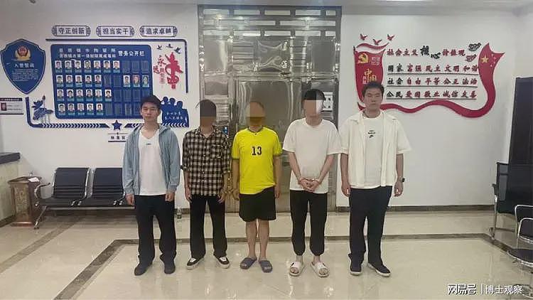 20岁少女影院卖淫,擦拭纸巾扔一地,价格曝光,一细节信息量大(组图) - 4