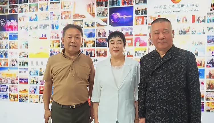 郭德纲正式打入高端局!受聘为香港画院顾问,伟人后代为其颁奖(组图) - 3