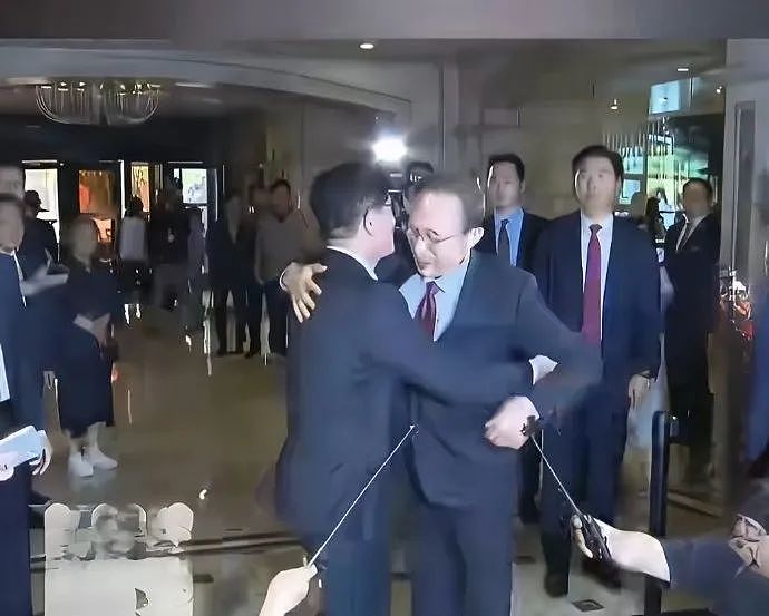 他做梦都想当韩国总统！把野心写在脸上，又一对狠人夫妻上位了……（组图） - 4