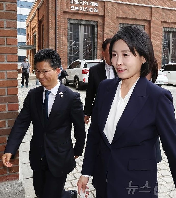 他做梦都想当韩国总统！把野心写在脸上，又一对狠人夫妻上位了……（组图） - 45