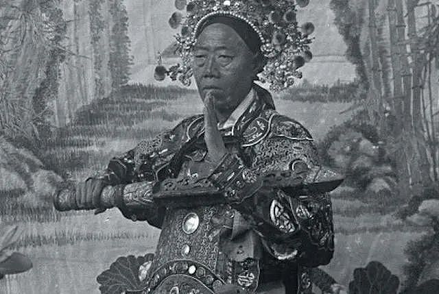 清朝灭亡后，李莲英姐姐才敢说出实情：慈禧其实不是病死的！（组图） - 23