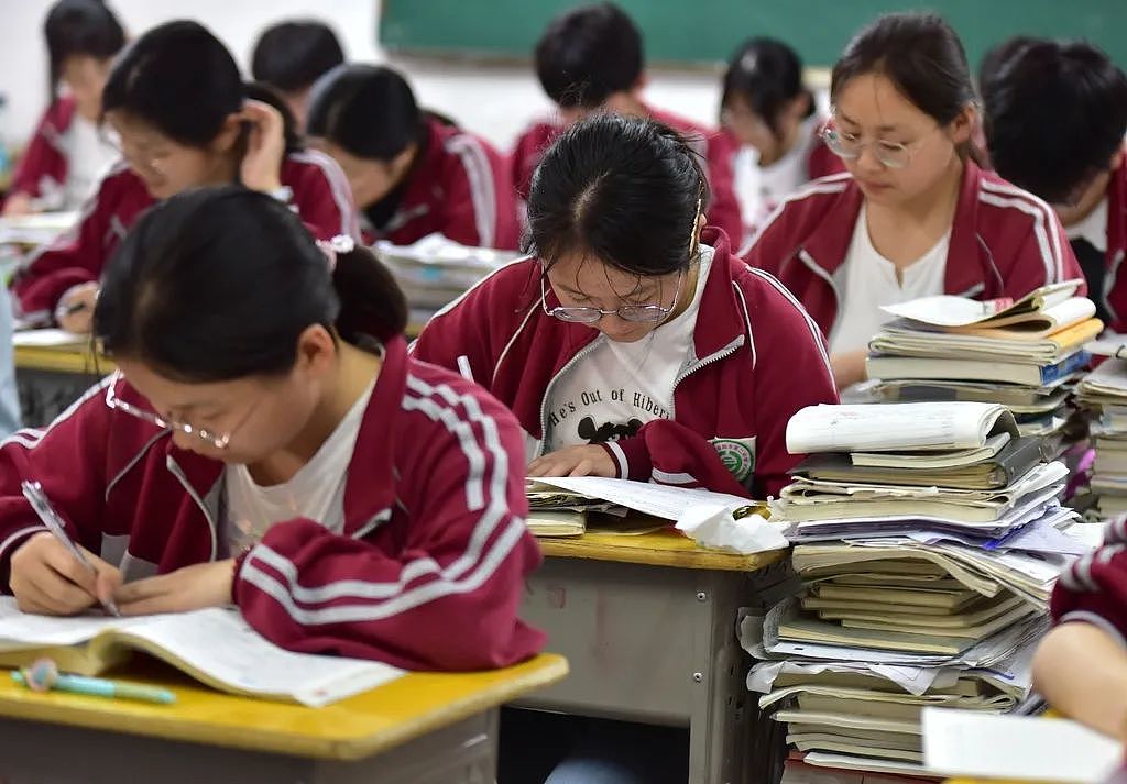 高考报名人数8年首降，标志着学历教育的“性价比时代”正式到来（组图） - 1