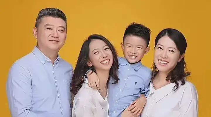 陆贴：董小姐、黄小姐、蒋小姐，你们背叛了工人阶级（组图） - 6