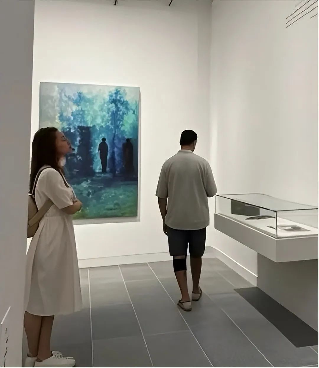 徐子珊退圈6年,法国近照曝光,左手无名指戴戒指引网民猜测(组图) - 3