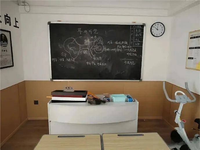 【爆笑】在“肛肠”里住一晚是什么体验？现在的主题酒店这么狂野的吗？我看完沉默了（组图） - 1