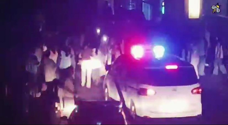 湖南爆学生抗议，数百人组成人墙与警察推挤（组图） - 1