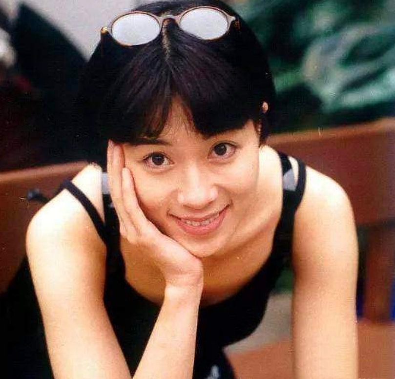 TVB视后戏假仇真！掀起世纪骂战，口无遮拦险被封杀，得病后大彻大悟？（组图） - 15