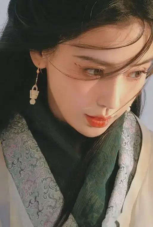 离婚三年后，吃完黄晓明“红利”的杨颖，再次回到自己的“怪圈”（组图） - 24