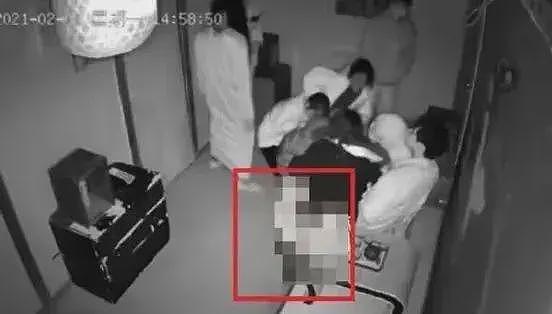 脱衣抓奶表演双人运动？年轻人放得开，自愿配合（组图） - 7