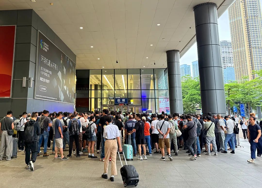 “福田口岸每天清晨万人冲刺”？跨境学童深港通勤，错过首班车就迟到（组图） - 4