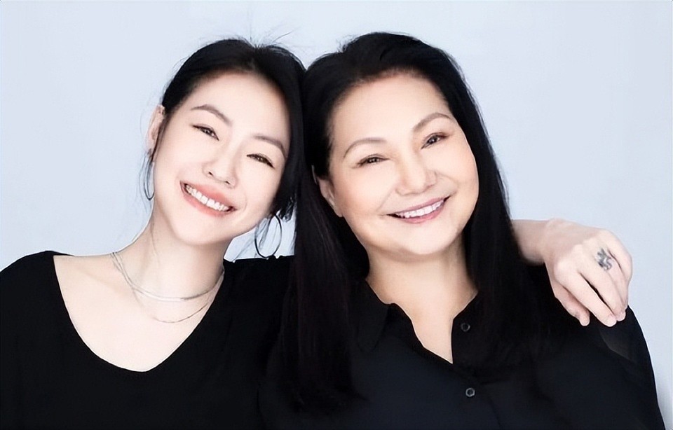 胜负已揭晓!汪小菲一家四口开心过节,S妈和小S处境尴尬,彻底把后路堵死了(组图) - 4