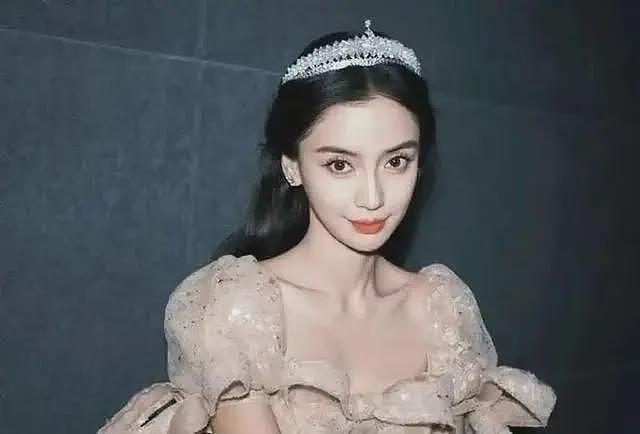 离婚三年后，吃完黄晓明“红利”的杨颖，再次回到自己的“怪圈”（组图） - 27