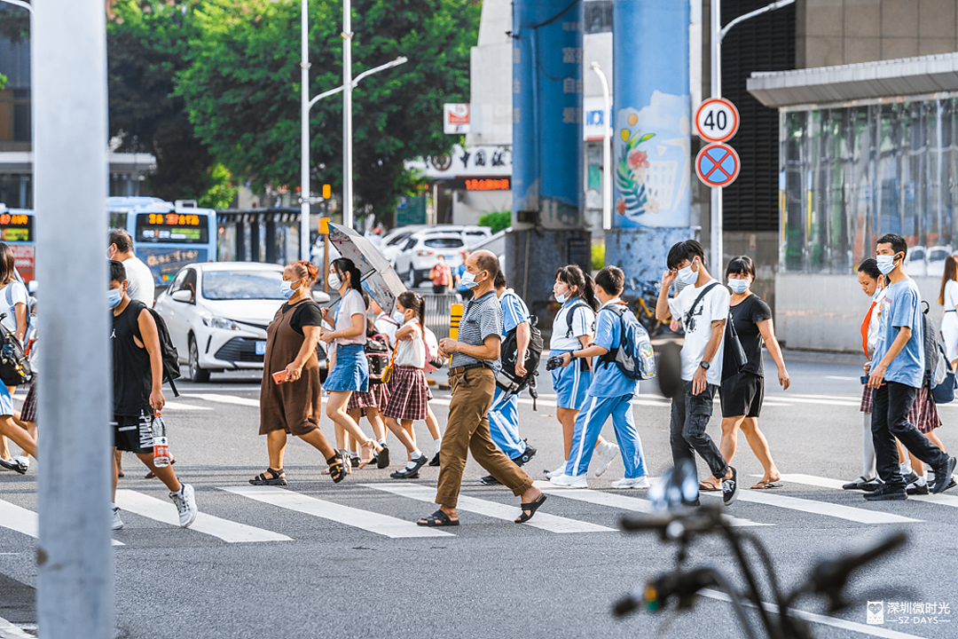 “福田口岸每天清晨万人冲刺”？跨境学童深港通勤，错过首班车就迟到（组图） - 8