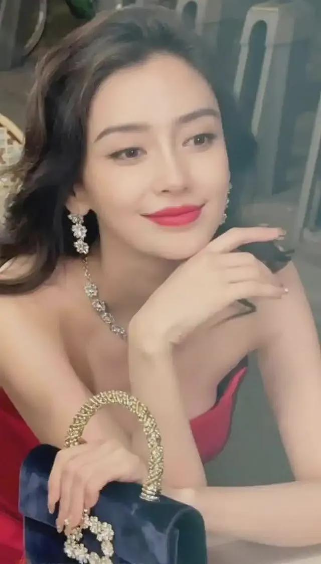 离婚三年后，吃完黄晓明“红利”的杨颖，再次回到自己的“怪圈”（组图） - 25