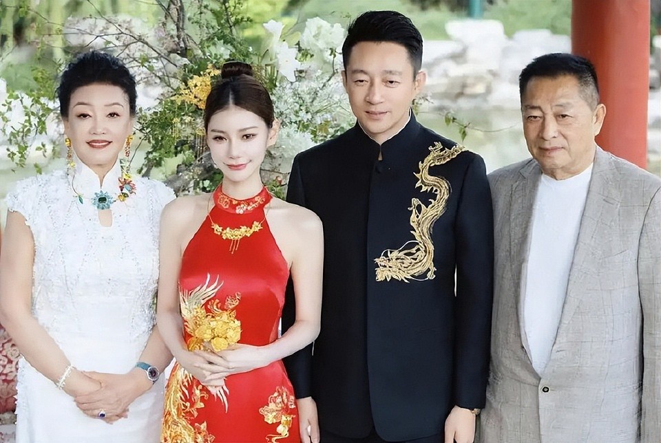 胜负已揭晓!汪小菲一家四口开心过节,S妈和小S处境尴尬,彻底把后路堵死了(组图) - 5