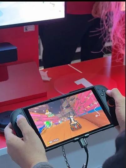 澳洲人凌晨排队疯抢！任天堂Switch 2正式发售，这些新黑科技太香了！（组图） - 4