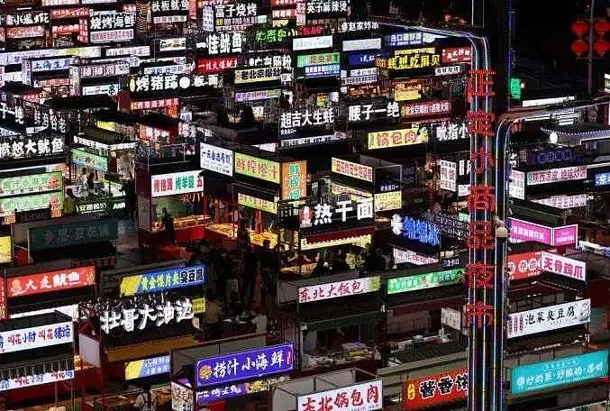 武汉中式审美大桥被改成艳俗KTV还收费?国内景点的夜店风灯光秀看得打工人眼前一黑(组图) - 14