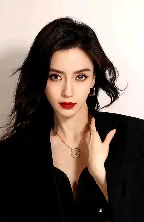 离婚三年后，吃完黄晓明“红利”的杨颖，再次回到自己的“怪圈”（组图） - 1