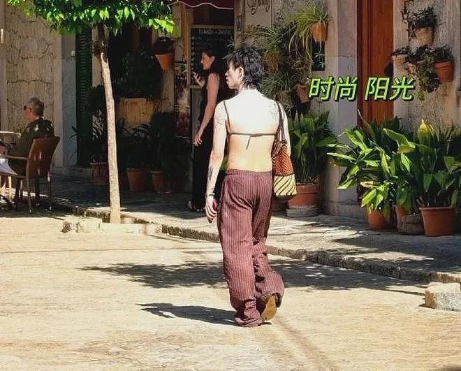 伊能静儿子恩利穿肚兜露背装炸街欧洲！网友：庾澄庆看了要吐血？（组图） - 1