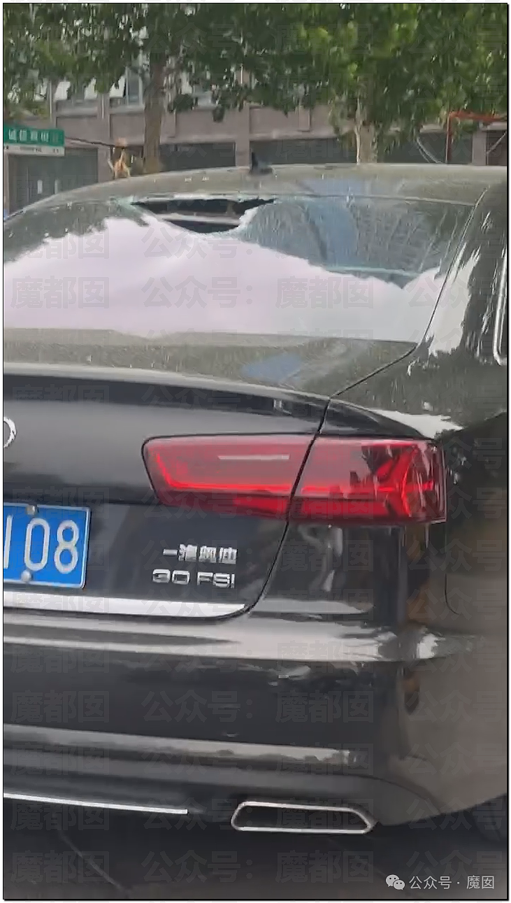 震撼！白色低胸吊带妙龄女子街上疯狂无差别砸车引发热议！（视频/组图） - 15