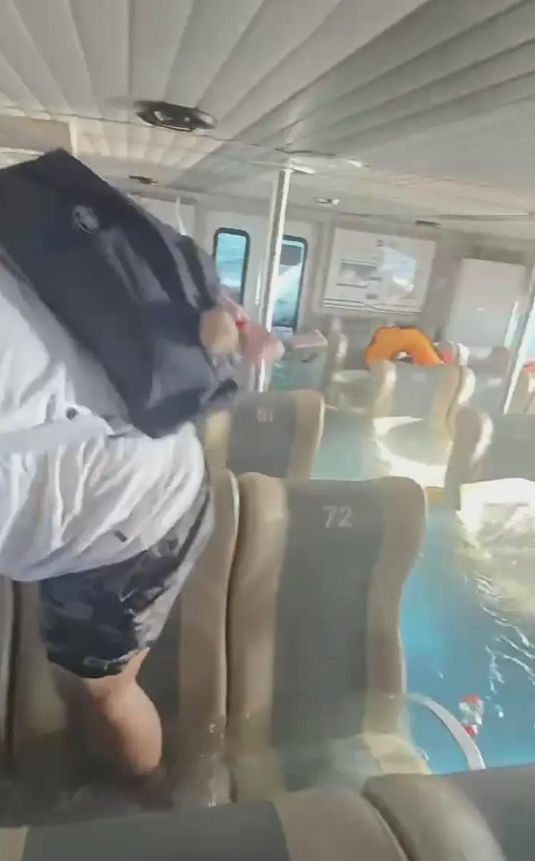 巴厘岛一艘载有89名乘客的快艇因大浪倾覆,中国游客讲述砸窗逃生惊险一幕(组图) - 2