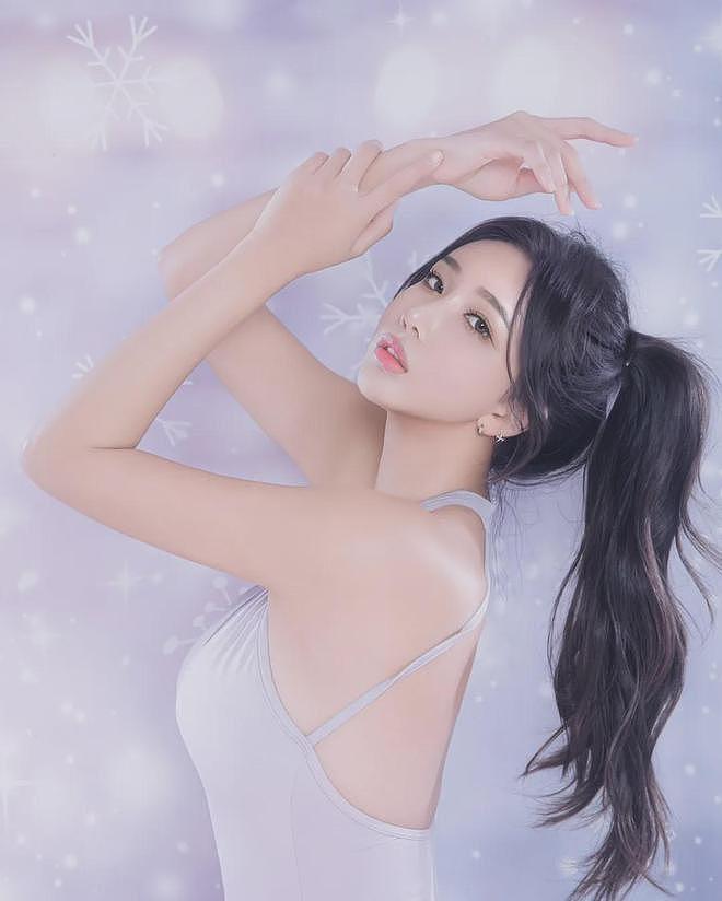 【美女】成熟水蜜桃美女,眼神有点拉丝,身材啥的没的说,不信你看(组图) - 1