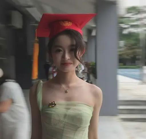 陆贴：董小姐、黄小姐、蒋小姐，你们背叛了工人阶级（组图） - 3