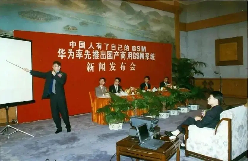 “疯子”余承东：把牛吹爆，把路走通（组图） - 16