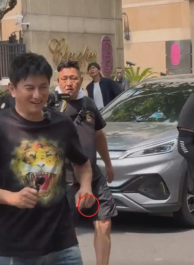 吴奇隆戴戒指引爆热搜：这一次，我们站刘诗诗！（组图） - 1