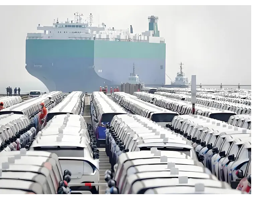 赔惨了!载着3000多辆车,从中国出发的货轮在海上起火(组图) - 5
