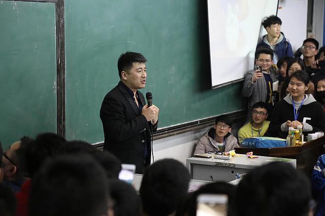 张雪峰168元高考预测卷被指漏洞百出,客服承认题目错误但拒绝退货退款(图) - 1
