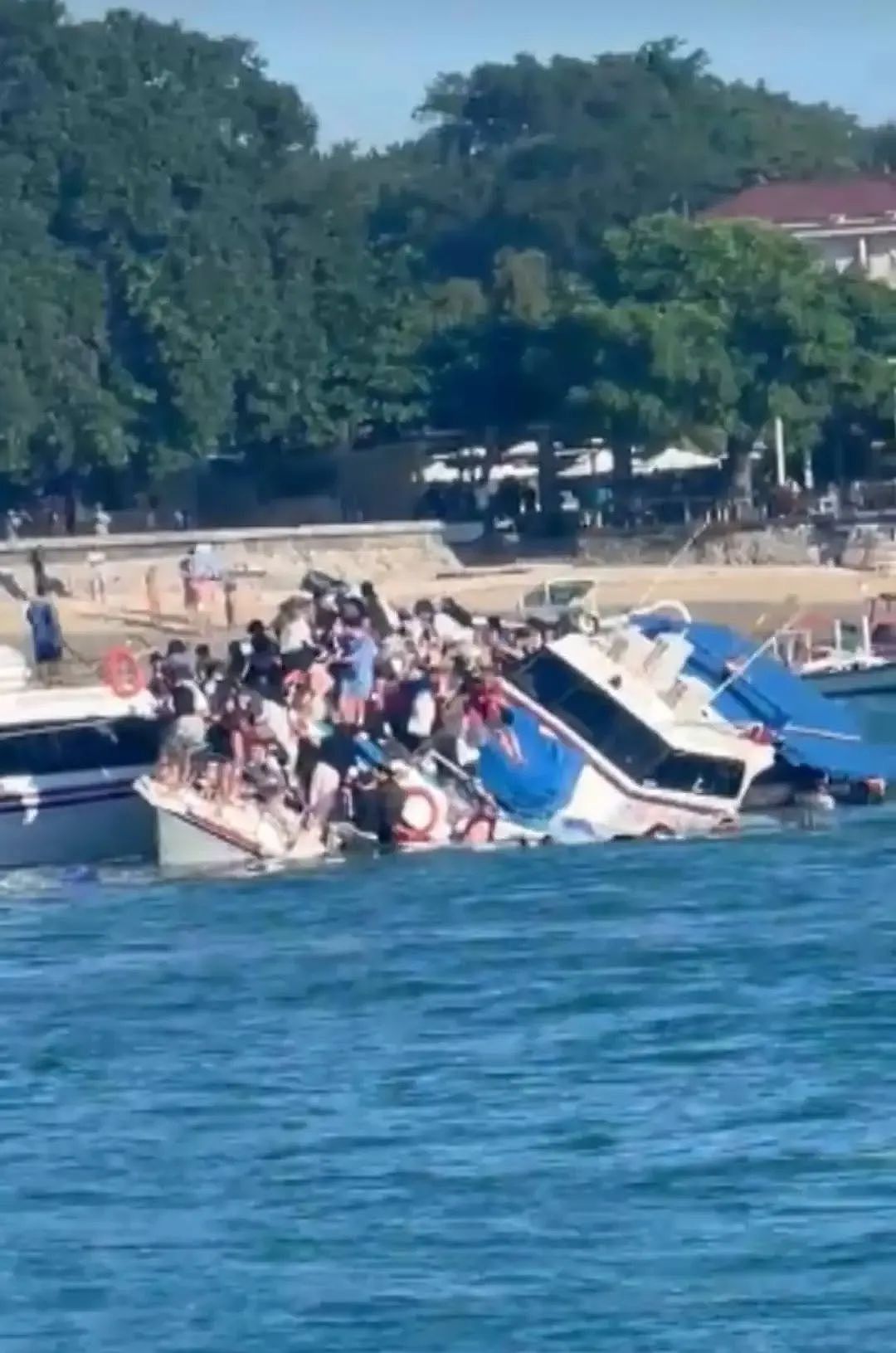 惊魂！旅游胜地载89人快艇沉没，华人游客破窗求生：像坐泰坦尼克号（组图） - 5