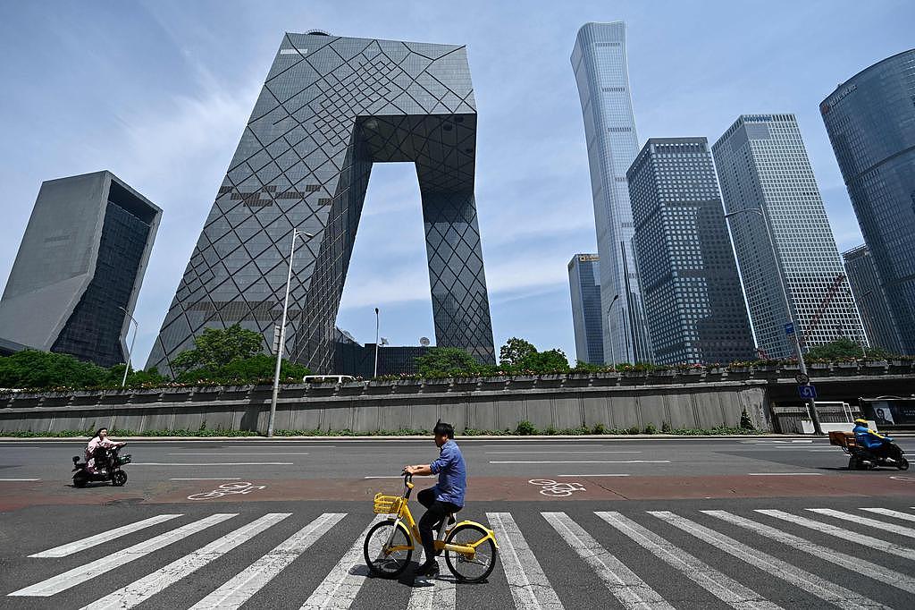 中国加大对公民境外收入征税，打击目标据报扩至富豪以外群体（组图） - 1