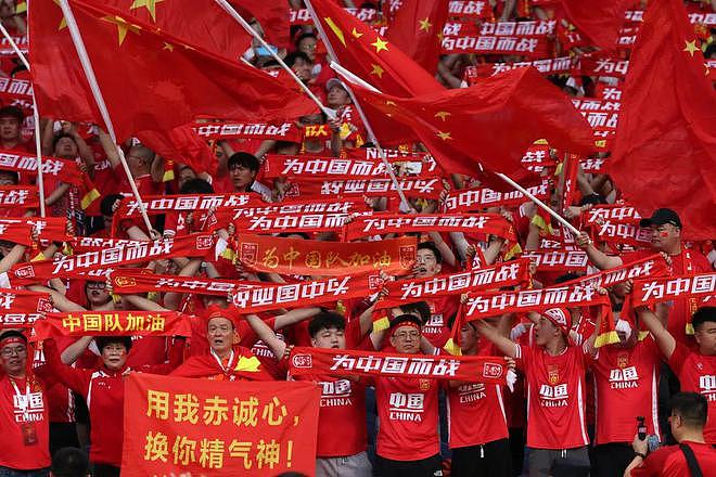 冲上热搜！演员潘粤明发文怼国足：在家自己踢着玩儿吧（组图） - 5